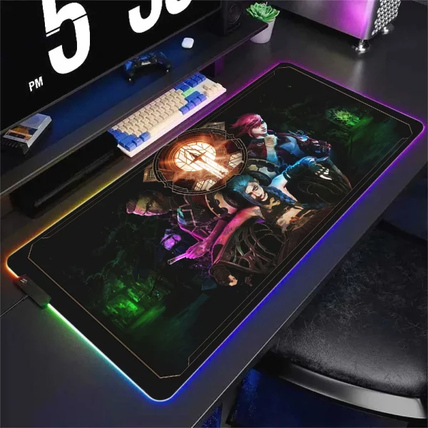 Grand Tapis de Souris Gaming XXL RGB avec Design Anime Jinx Arcane - Confort et Durabilité Assurés pour Gamers – Image 3