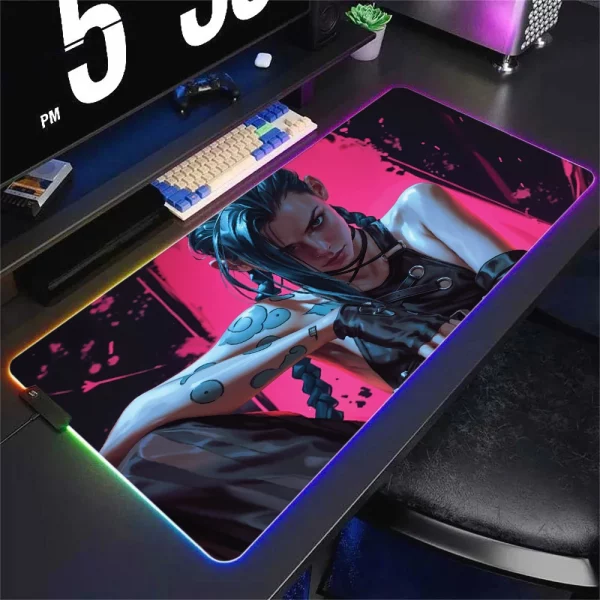 Grand Tapis de Souris Gaming XXL RGB avec Design Anime Jinx Arcane - Confort et Durabilité Assurés pour Gamers – Image 4
